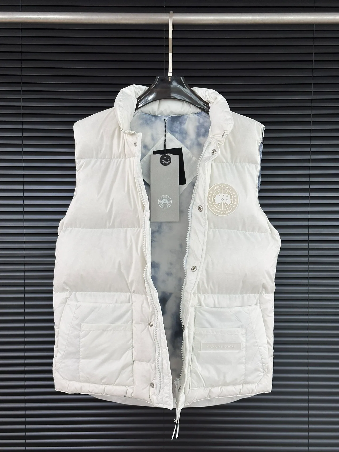 P400 【𝗖𝗮𝗻𝗮𝗱𝗮𝗴𝗼𝗼𝘀𝗲】/Canada Goose/White Label Glacier Down Vest/White
